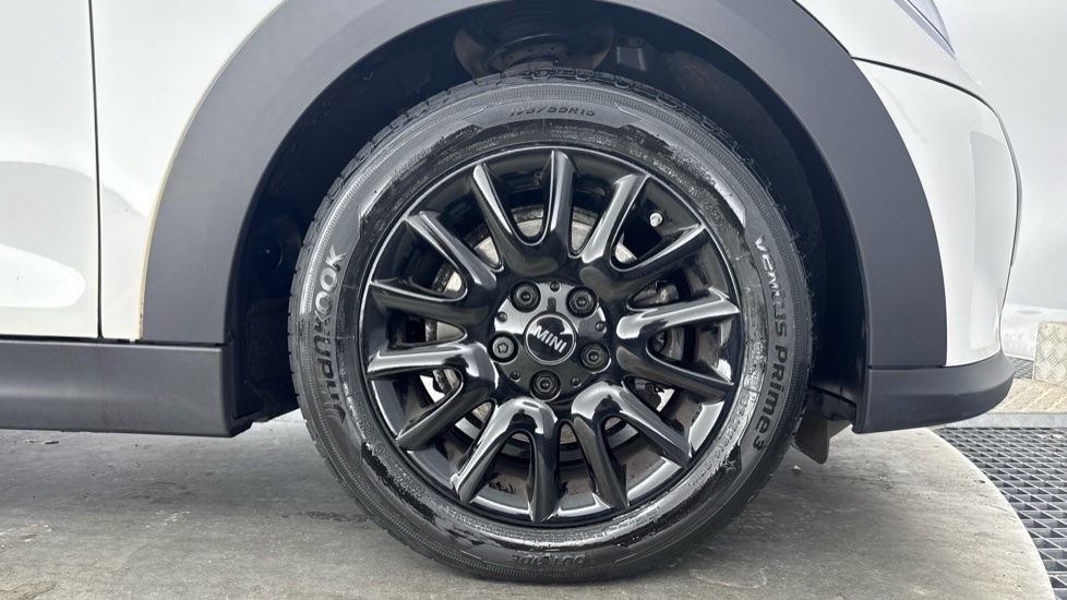 MINI Hatchback 1.5 Cooper Classic Premium 5dr Auto Petrol Hatchback - Image 14