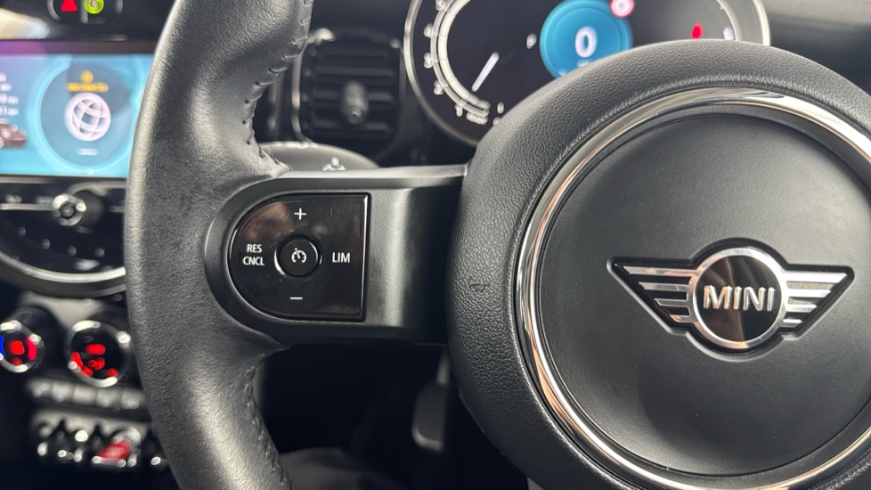 MINI Hatchback 1.5 Cooper Classic Premium 5dr Auto Petrol Hatchback - Image 17