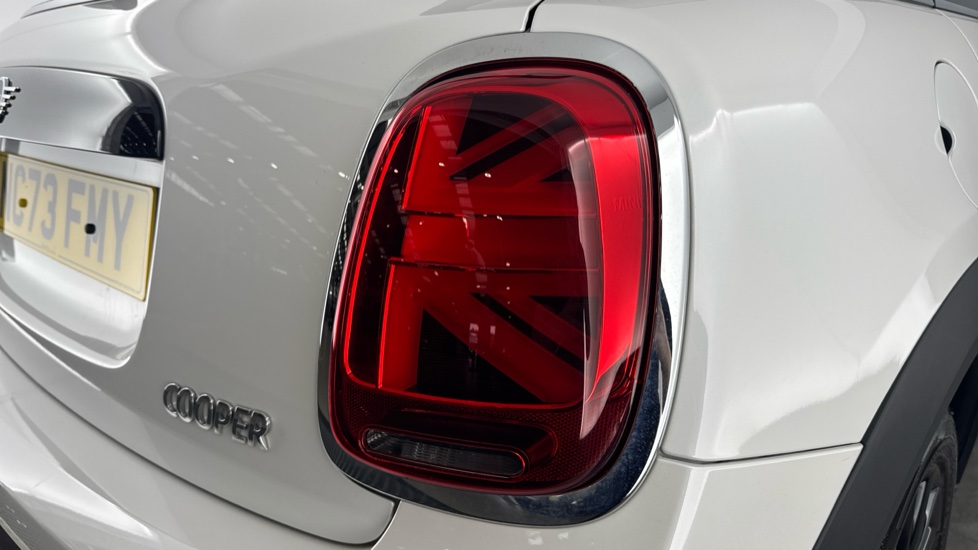 MINI Hatchback 1.5 Cooper Classic Premium 5dr Auto Petrol Hatchback - Image 22