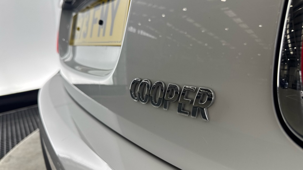 MINI Hatchback 1.5 Cooper Classic Premium 5dr Auto Petrol Hatchback - Image 24