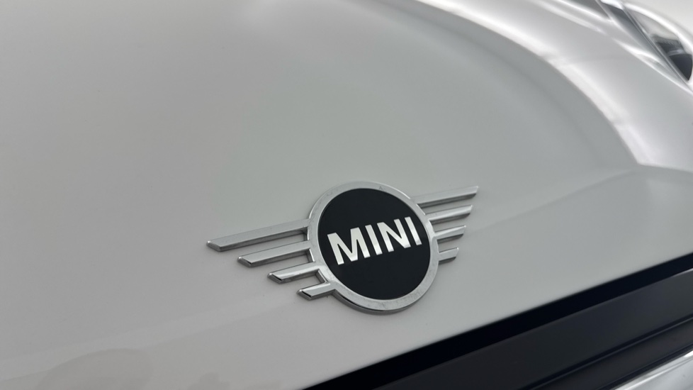 MINI Hatchback 1.5 Cooper Classic Premium 5dr Auto Petrol Hatchback - Image 30