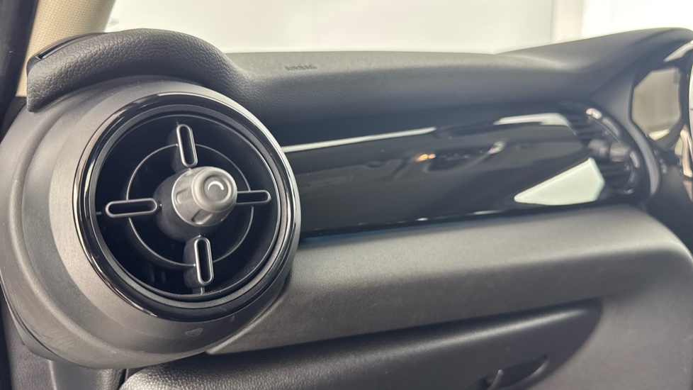 MINI Hatchback 1.5 Cooper Classic Premium 5dr Auto Petrol Hatchback - Image 32