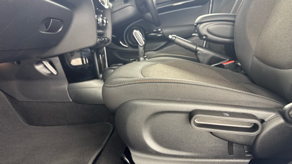 MINI Hatchback 1.5 Cooper Classic Premium 5dr Auto Petrol Hatchback - Image 33