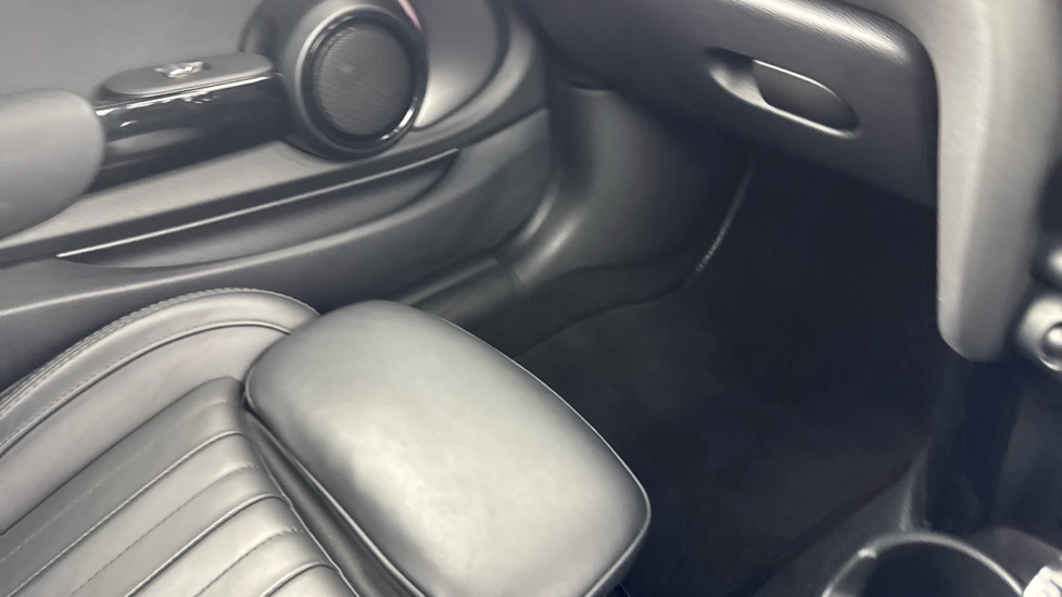 MINI Hatchback 2.0 Cooper S Exclusive 3dr Auto Petrol Hatchback - Image 40
