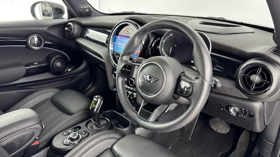 MINI Hatchback 135kW Cooper S Level 3 33kWh 3dr Auto Electric Hatchback - Image 6