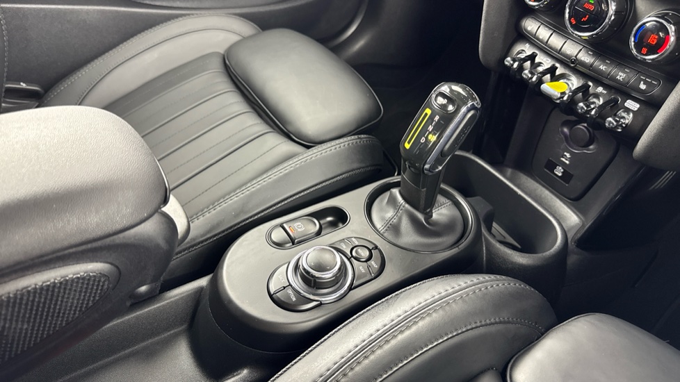 MINI Hatchback 135kW Cooper S Level 3 33kWh 3dr Auto Electric Hatchback - Image 10