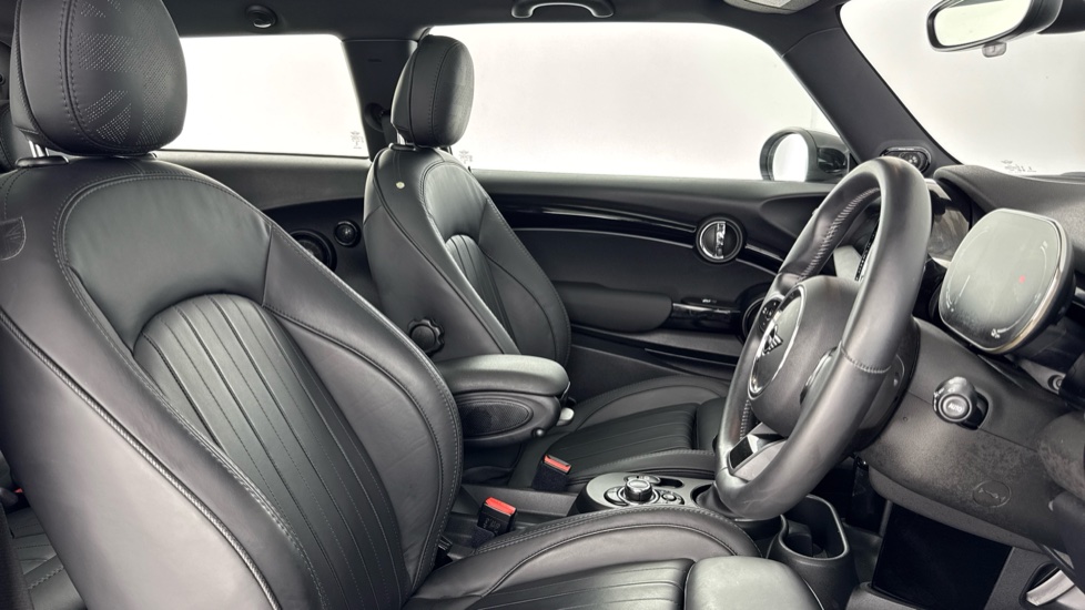 MINI Hatchback 135kW Cooper S Level 3 33kWh 3dr Auto Electric Hatchback - Image 11