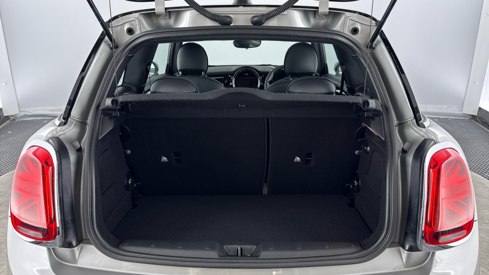 MINI Hatchback 135kW Cooper S Level 3 33kWh 3dr Auto Electric Hatchback - Image 13