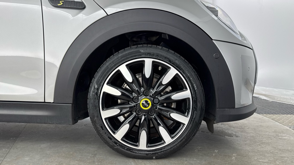 MINI Hatchback 135kW Cooper S Level 3 33kWh 3dr Auto Electric Hatchback - Image 14