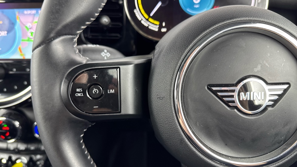 MINI Hatchback 135kW Cooper S Level 3 33kWh 3dr Auto Electric Hatchback - Image 17