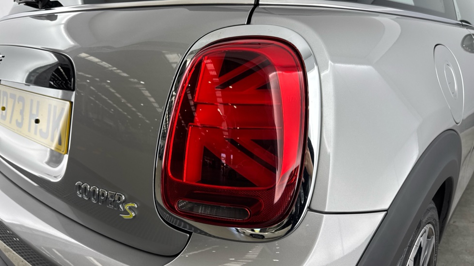 MINI Hatchback 135kW Cooper S Level 3 33kWh 3dr Auto Electric Hatchback - Image 22