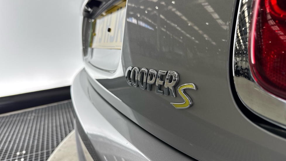 MINI Hatchback 135kW Cooper S Level 3 33kWh 3dr Auto Electric Hatchback - Image 24