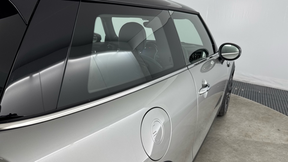 MINI Hatchback 135kW Cooper S Level 3 33kWh 3dr Auto Electric Hatchback - Image 28