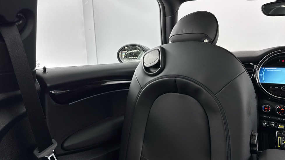 MINI Hatchback 135kW Cooper S Level 3 33kWh 3dr Auto Electric Hatchback - Image 40