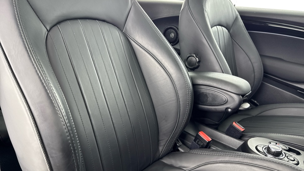 MINI Hatchback 135kW Cooper S Level 3 33kWh 3dr Auto Electric Hatchback - Image 43