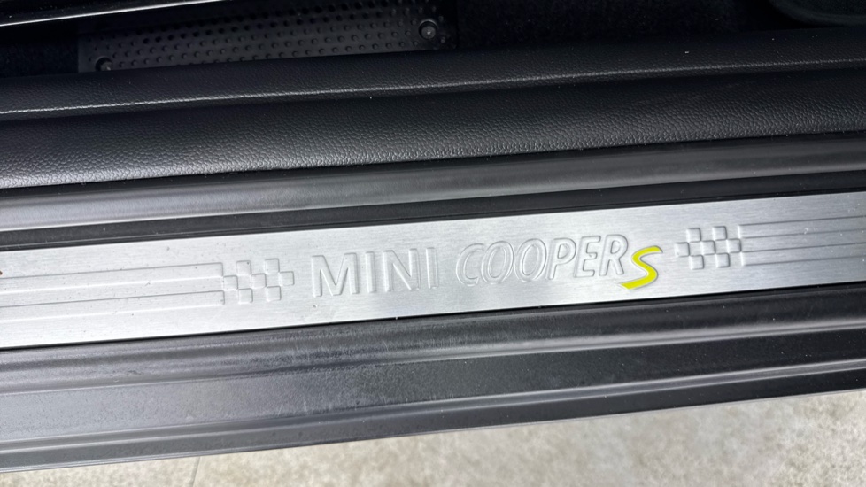 MINI Hatchback 135kW Cooper S Level 3 33kWh 3dr Auto Electric Hatchback - Image 45
