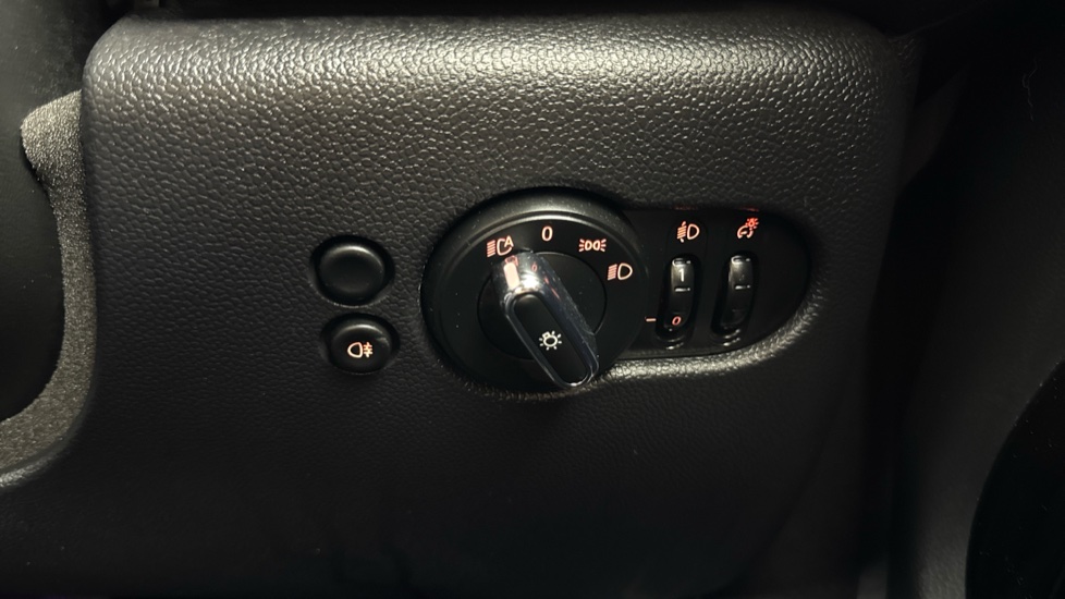 MINI Hatchback 135kW Cooper S Level 3 33kWh 3dr Auto Electric Hatchback - Image 52