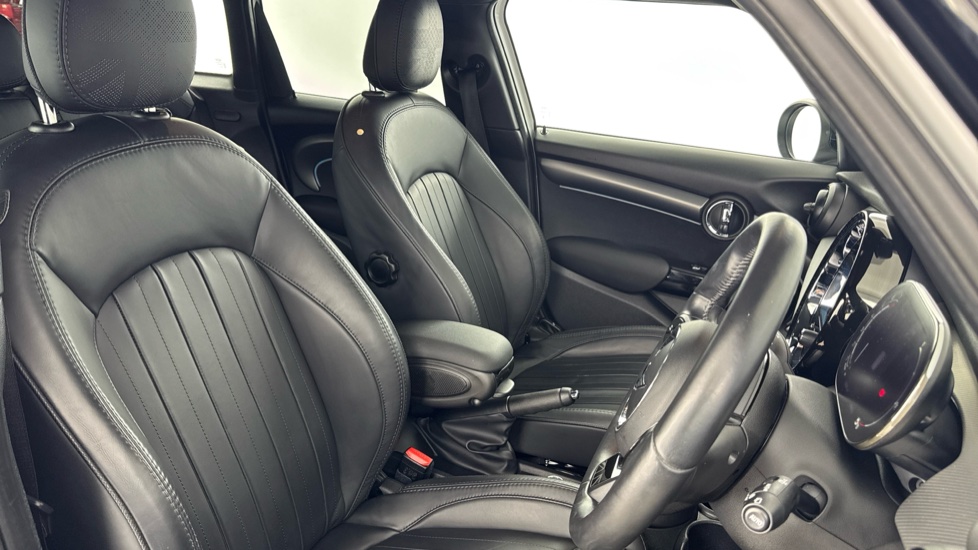 MINI Hatchback 1.5 Cooper Exclusive Premium 5dr Auto Petrol Hatchback - Image 11