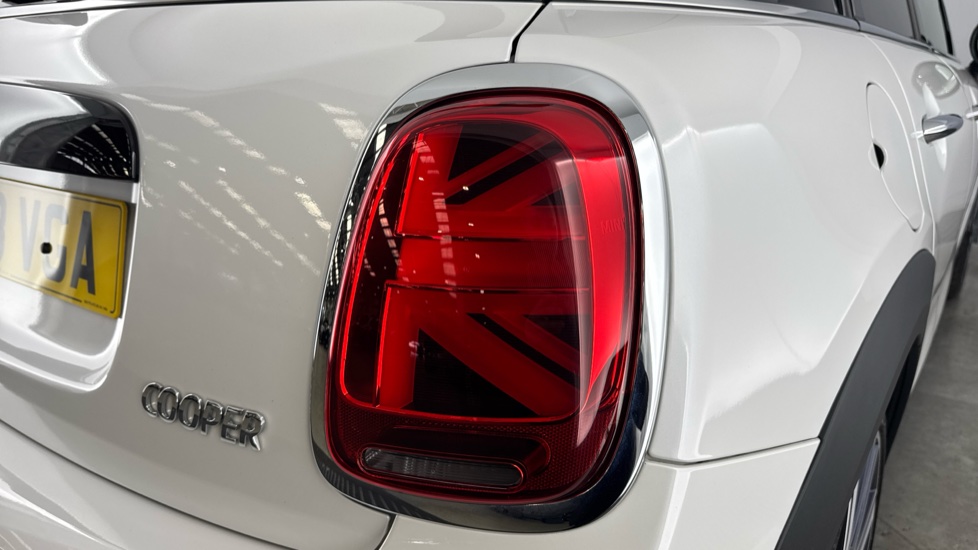 MINI Hatchback 1.5 Cooper Exclusive Premium 5dr Auto Petrol Hatchback - Image 22
