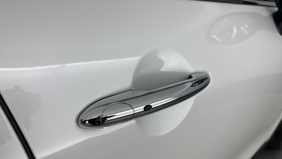 MINI Hatchback 1.5 Cooper Exclusive Premium 5dr Auto Petrol Hatchback - Image 27