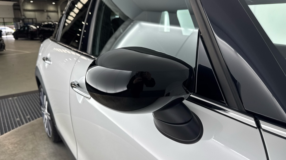 MINI Hatchback 1.5 Cooper Exclusive Premium 5dr Auto Petrol Hatchback - Image 28