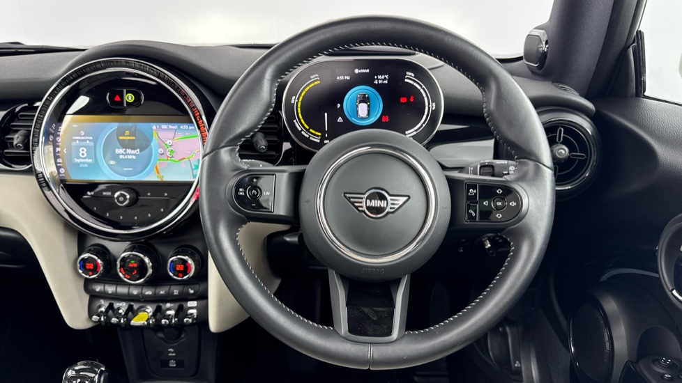 MINI Hatchback 135kW Cooper S Level 3 33kWh 3dr Auto Electric Hatchback - Image 5