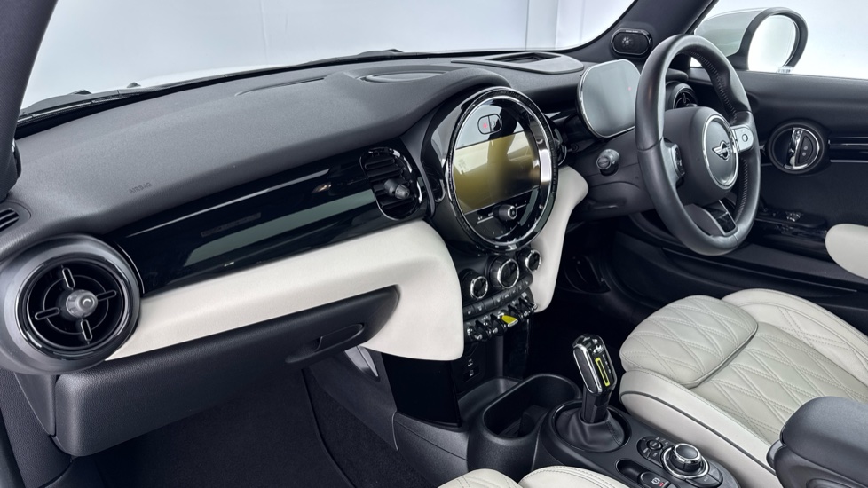 MINI Hatchback 135kW Cooper S Level 3 33kWh 3dr Auto Electric Hatchback - Image 7