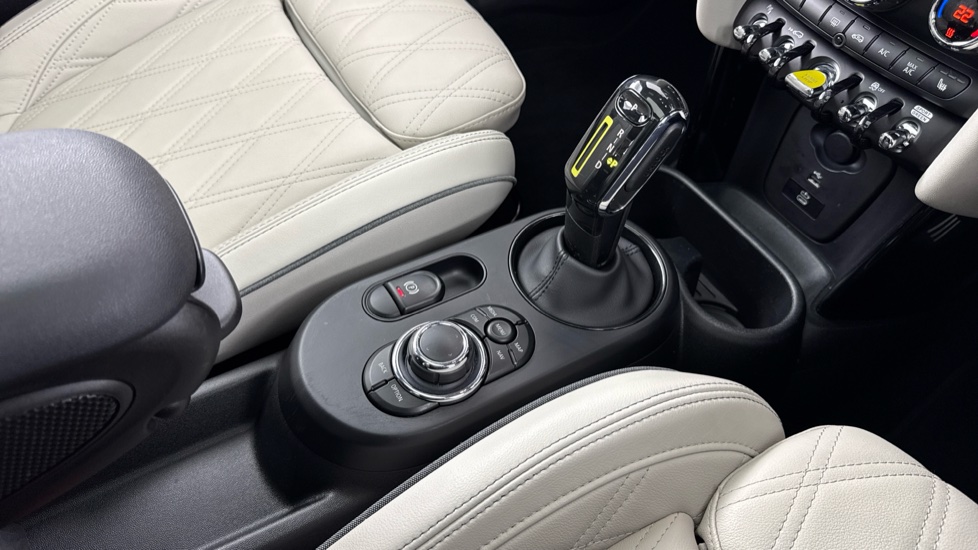 MINI Hatchback 135kW Cooper S Level 3 33kWh 3dr Auto Electric Hatchback - Image 10