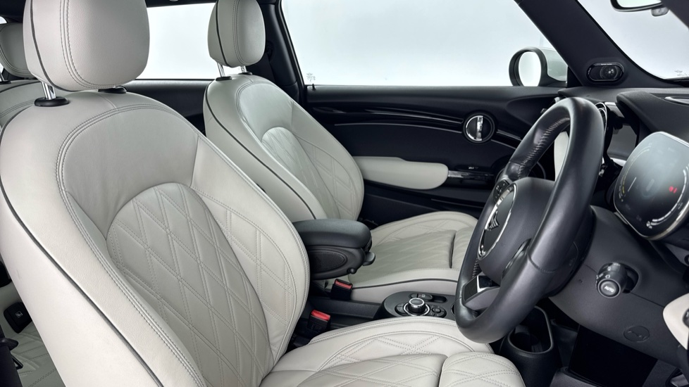MINI Hatchback 135kW Cooper S Level 3 33kWh 3dr Auto Electric Hatchback - Image 11