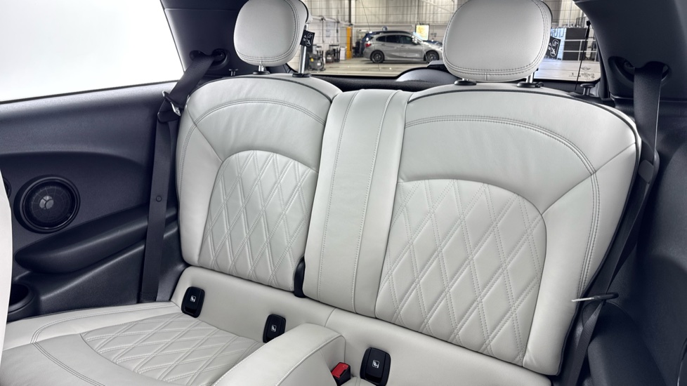 MINI Hatchback 135kW Cooper S Level 3 33kWh 3dr Auto Electric Hatchback - Image 12