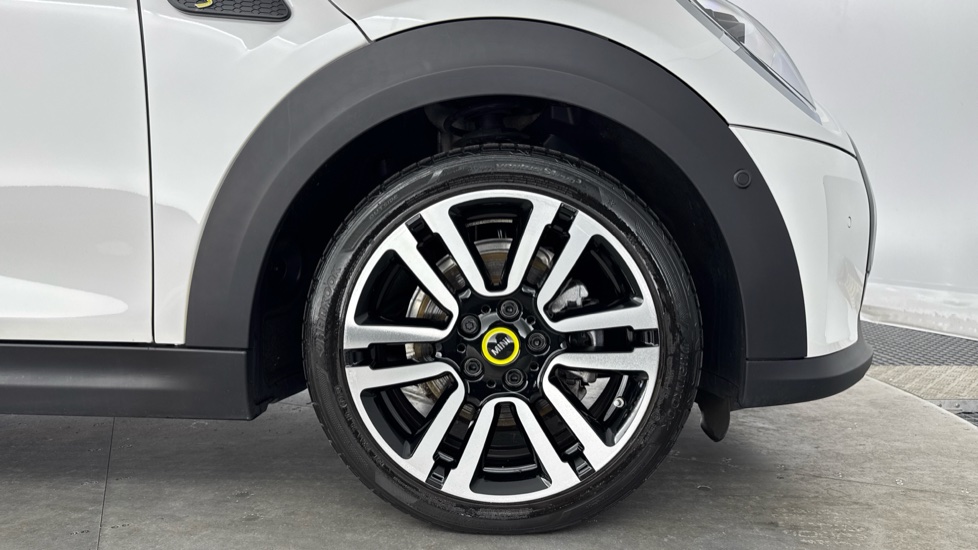 MINI Hatchback 135kW Cooper S Level 3 33kWh 3dr Auto Electric Hatchback - Image 14