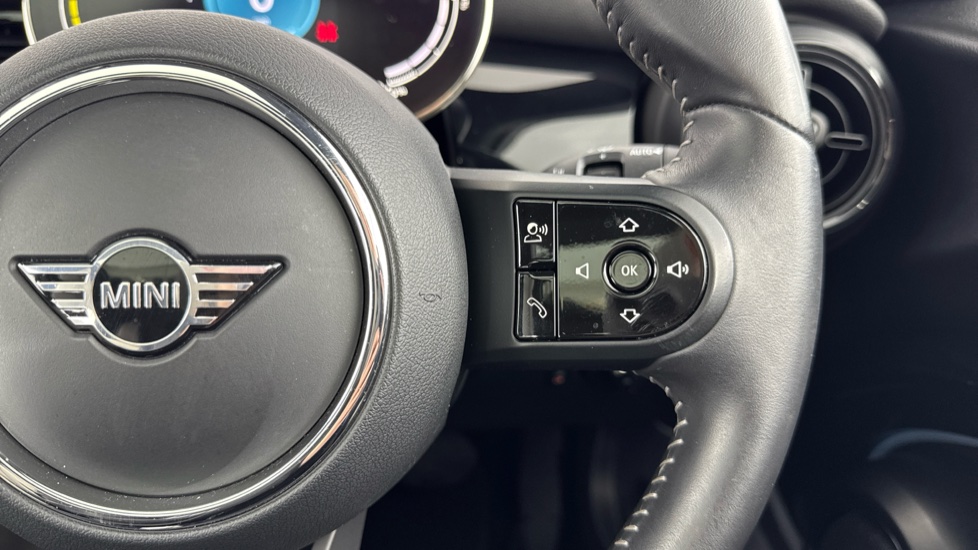 MINI Hatchback 135kW Cooper S Level 3 33kWh 3dr Auto Electric Hatchback - Image 18