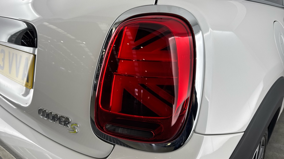 MINI Hatchback 135kW Cooper S Level 3 33kWh 3dr Auto Electric Hatchback - Image 22