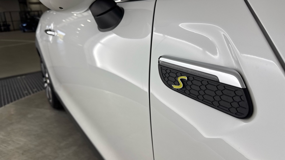 MINI Hatchback 135kW Cooper S Level 3 33kWh 3dr Auto Electric Hatchback - Image 31