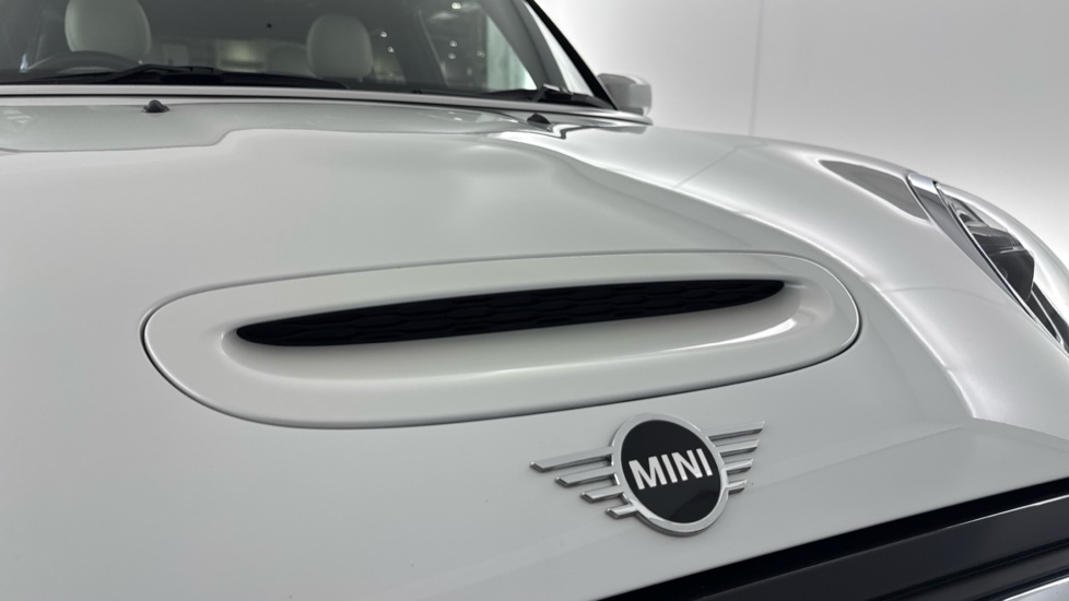 MINI Hatchback 135kW Cooper S Level 3 33kWh 3dr Auto Electric Hatchback - Image 33