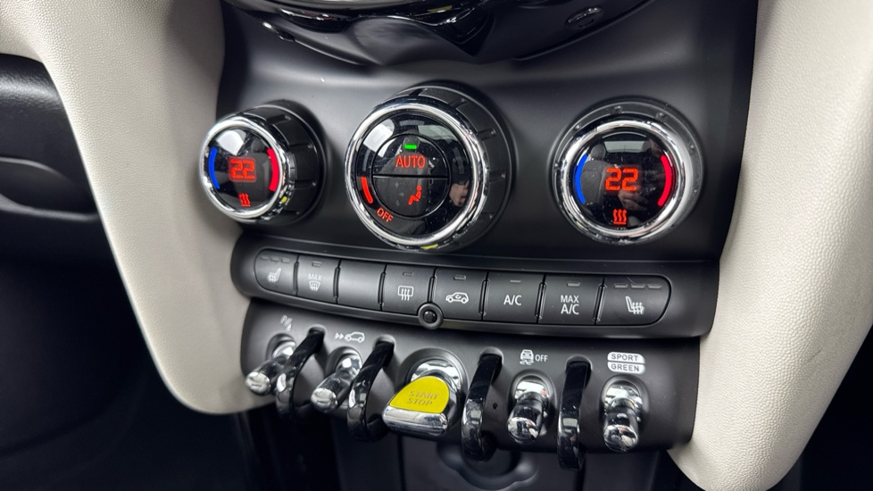 MINI Hatchback 135kW Cooper S Level 3 33kWh 3dr Auto Electric Hatchback - Image 46