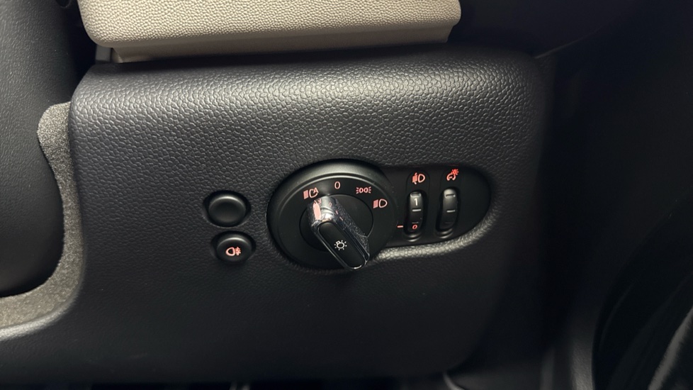 MINI Hatchback 135kW Cooper S Level 3 33kWh 3dr Auto Electric Hatchback - Image 49