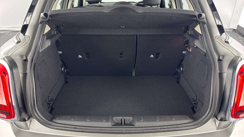 MINI Hatchback 1.5 Cooper Classic II 5dr Petrol Hatchback - Image 13