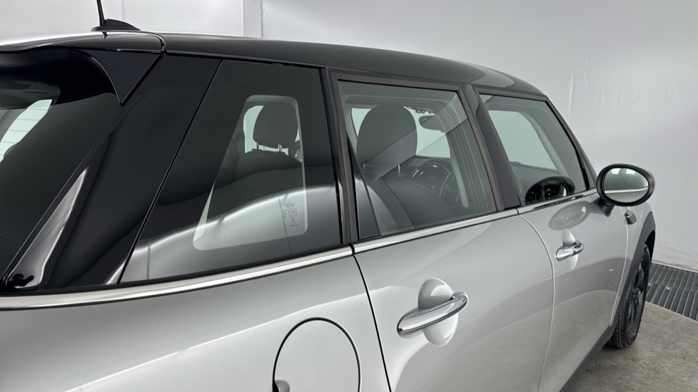 MINI Hatchback 1.5 Cooper Classic II 5dr Petrol Hatchback - Image 25