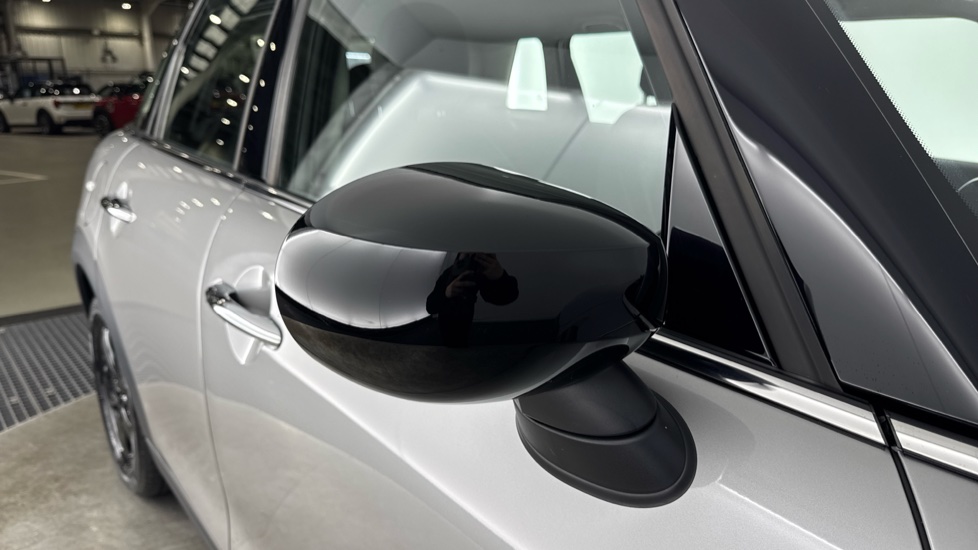 MINI Hatchback 1.5 Cooper Classic II 5dr Petrol Hatchback - Image 27