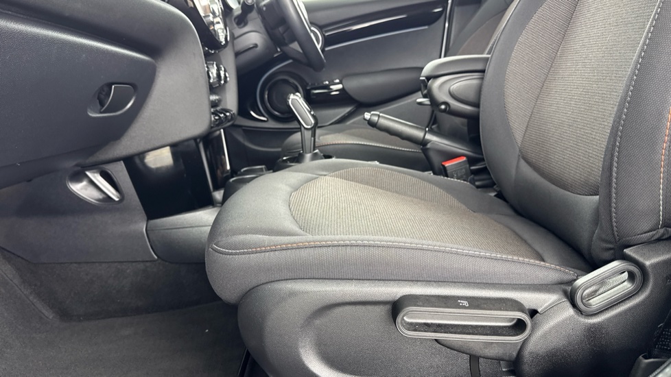 MINI Hatchback 1.5 Cooper Classic II 5dr Petrol Hatchback - Image 31