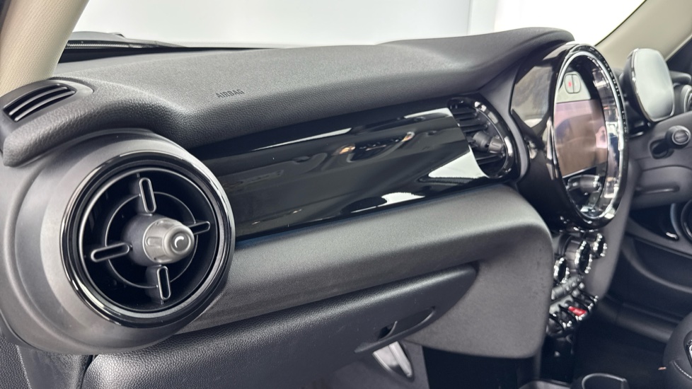 MINI Hatchback 1.5 Cooper Classic II 5dr Petrol Hatchback - Image 32