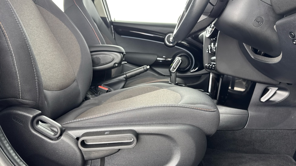 MINI Hatchback 1.5 Cooper Classic II 5dr Petrol Hatchback - Image 39
