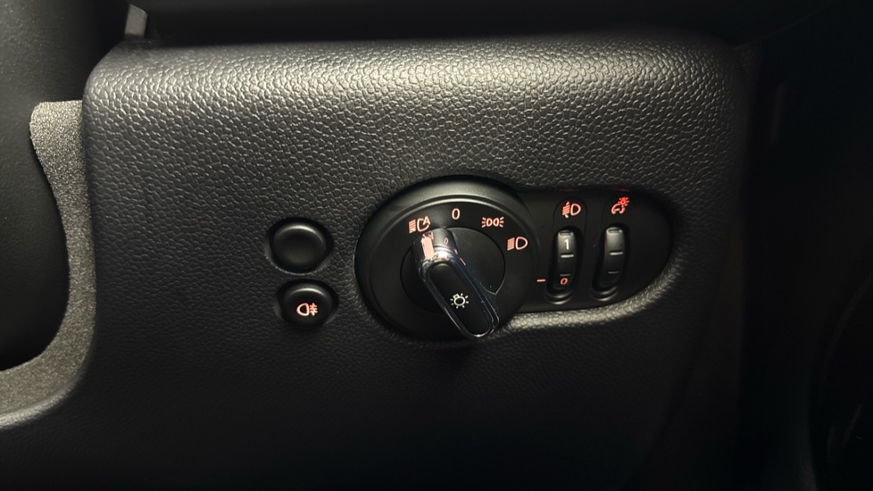 MINI Hatchback 1.5 Cooper Classic II 5dr Petrol Hatchback - Image 47