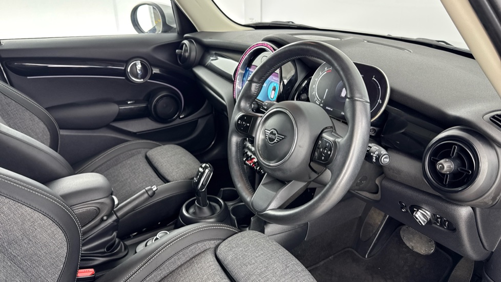 MINI Hatchback 1.5 Cooper Classic Premium 5dr Auto Petrol Hatchback - Image 6