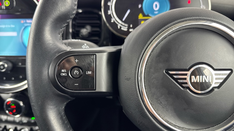 MINI Hatchback 1.5 Cooper Classic Premium 5dr Auto Petrol Hatchback - Image 17