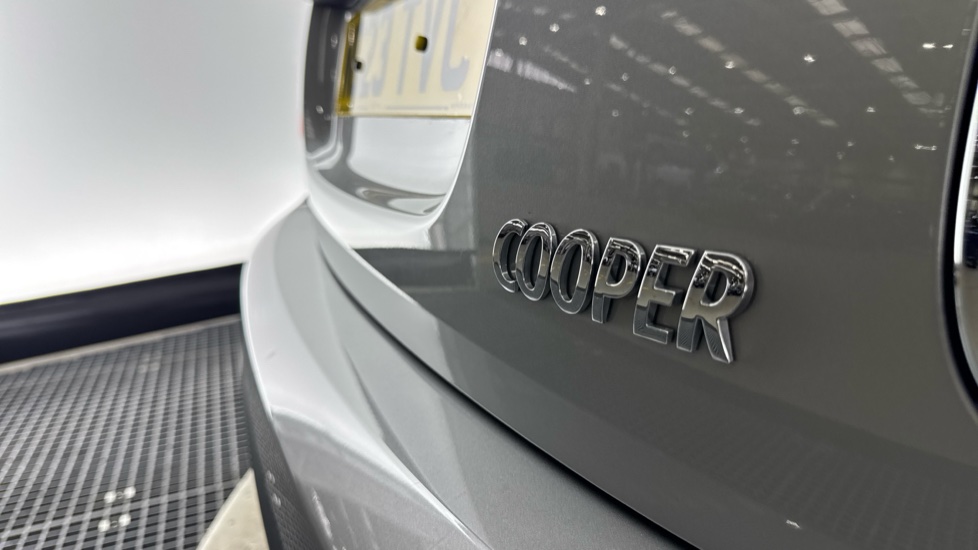 MINI Hatchback 1.5 Cooper Classic Premium 5dr Auto Petrol Hatchback - Image 24