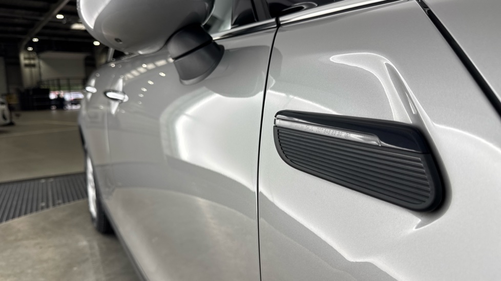 MINI Hatchback 1.5 Cooper Classic Premium 5dr Auto Petrol Hatchback - Image 28