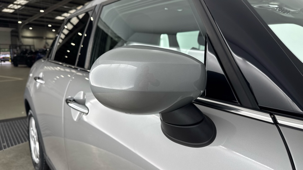 MINI Hatchback 1.5 Cooper Classic Premium 5dr Auto Petrol Hatchback - Image 29