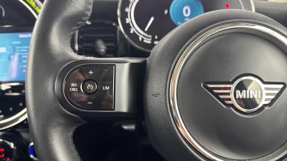 MINI Hatchback 1.5 Cooper Classic Premium 5dr Auto Petrol Hatchback - Image 17